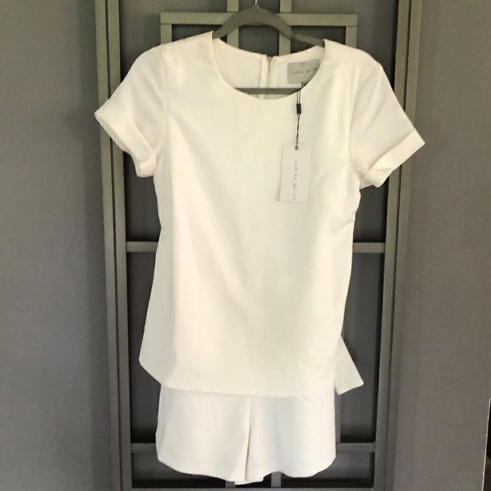 NWT Lavish Alice Saks fifth Avenue off White shorts jumpsuit romper size 10